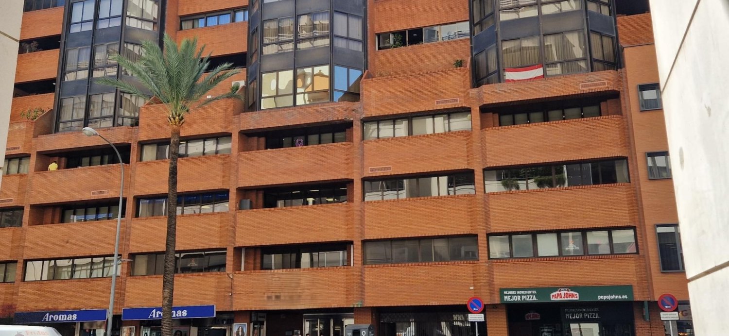 657m² Office in Andalusia, Spain No. 140423