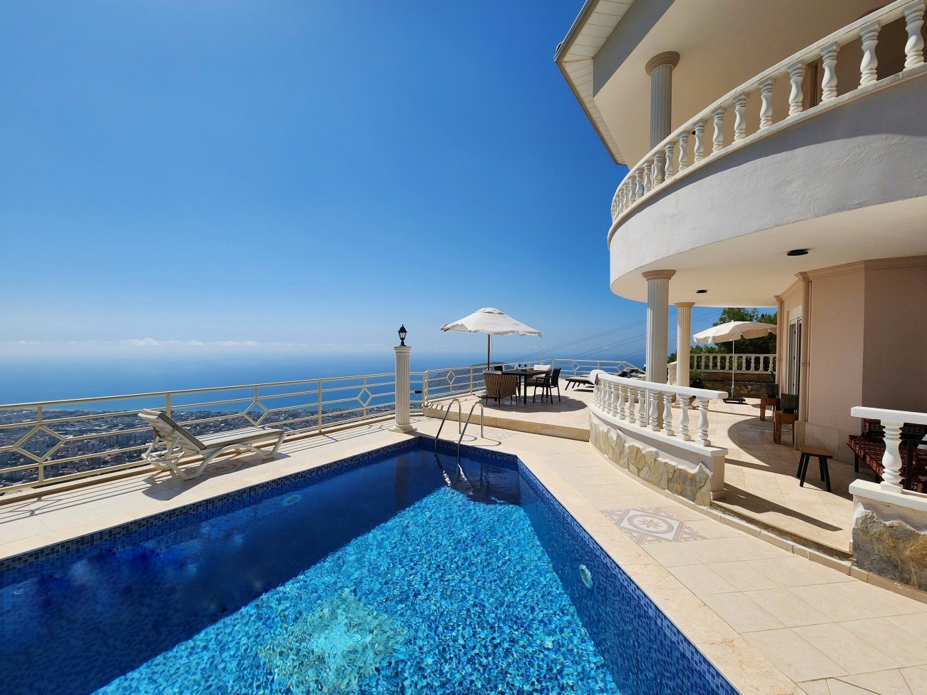 Villa 4+1 in Alanya, Turkey No. 18077