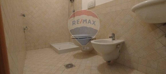 55m² Warehouse in Bari, Italy No. 39591 13