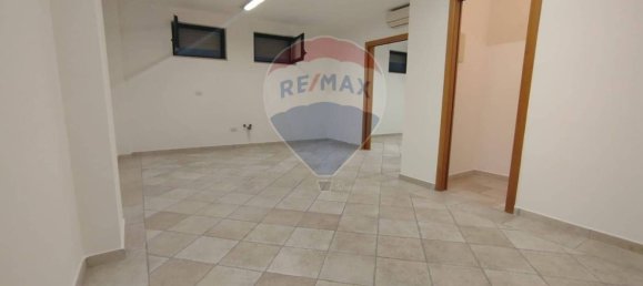 55m² Warehouse in Bari, Italy No. 39591 19