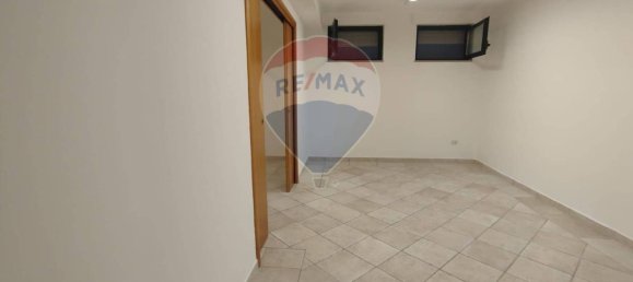 55m² Warehouse in Bari, Italy No. 39591 8