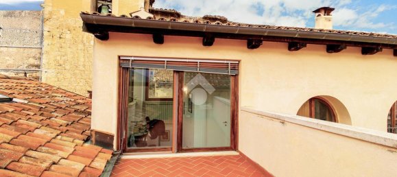 3-salle Appartement à L'Aquila, Italy No. 9121 12