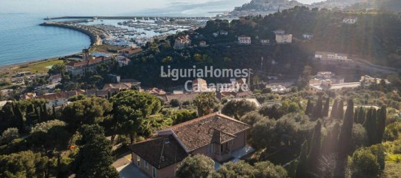 15 rooms Villa in Imperia, Italy No. 112748 8