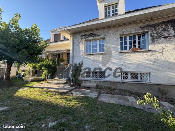 Casa de 4 dormitorios en Luxeuil-les-Bains, France No. 360473