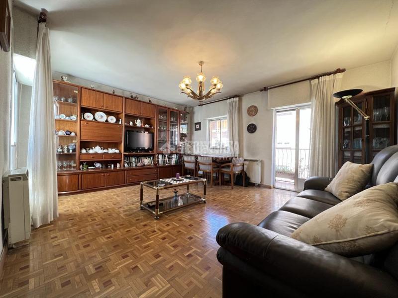 3 bedrooms Apartment in Madrid, Spain No. 138986