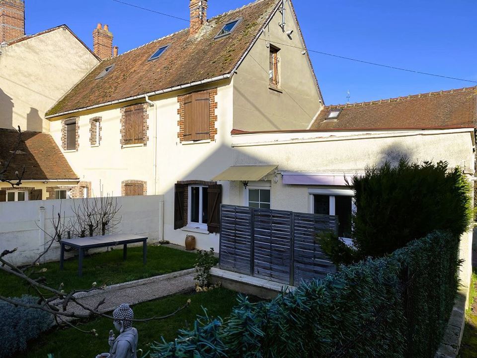 3 rooms Building in Courtenay, France No. 81261