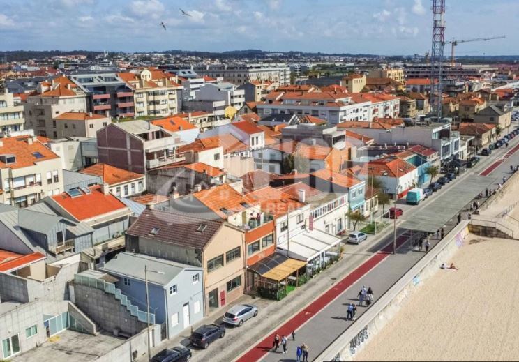 156m² Building in Espinho, Portugal No. 235847