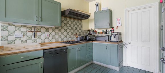 6 bedrooms House in London, United Kingdom No. 11121 12