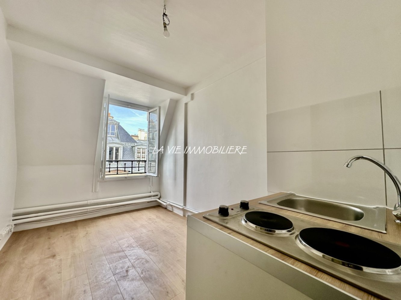 Studio in Paris, France No. 162293