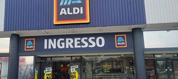 عقار تجاري في Vigevano, Italy 2790متر مربع رقم 9849 9