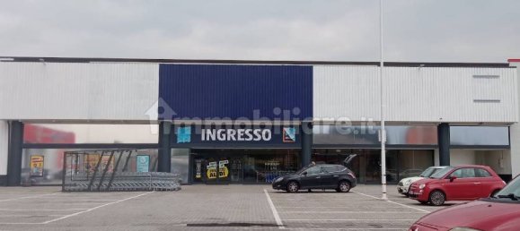 عقار تجاري في Vigevano, Italy 2790متر مربع رقم 9849 10