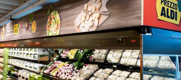 عقار تجاري في Vigevano, Italy 2790متر مربع رقم 9849 7