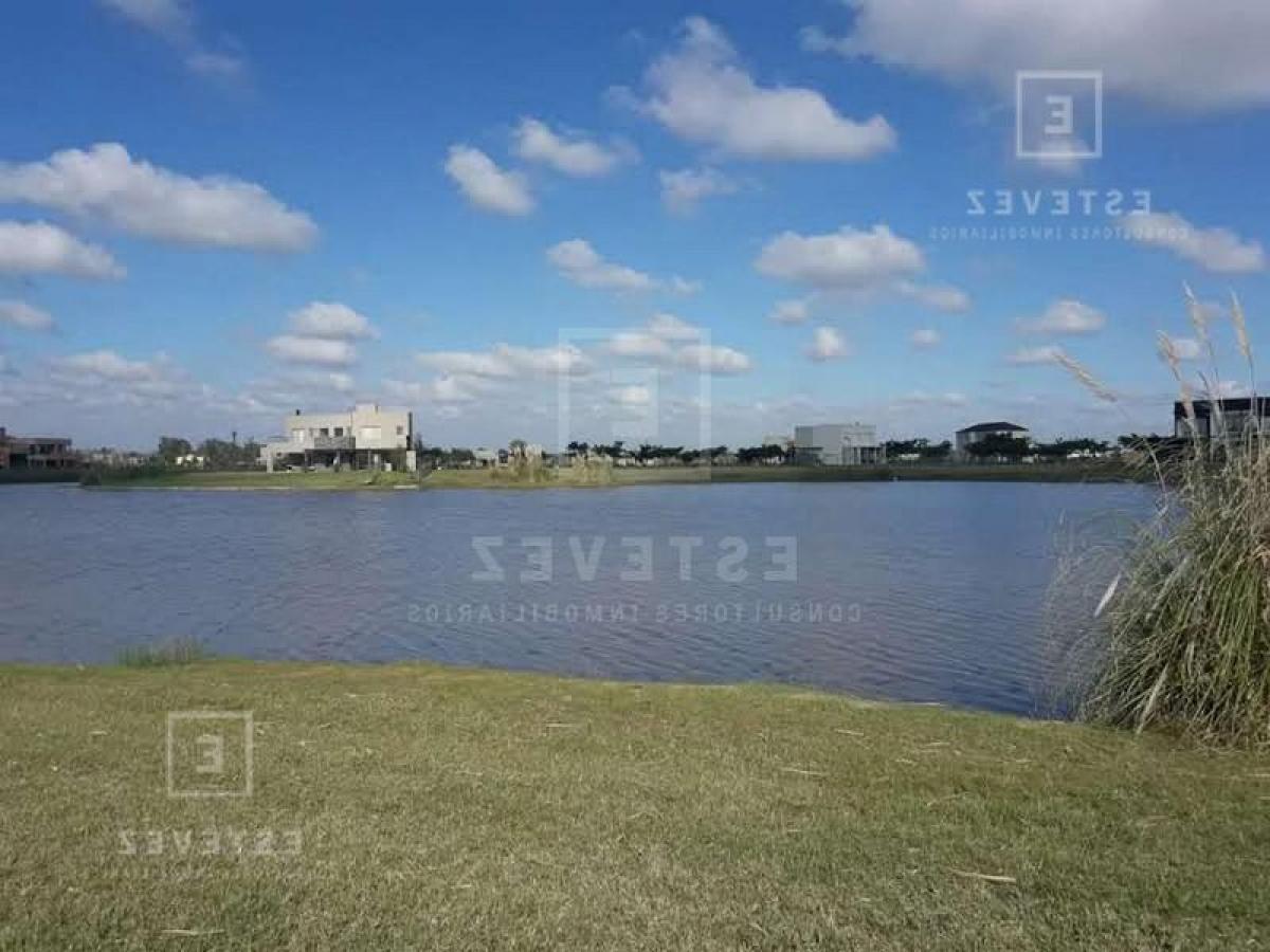  Land in Escobar, Argentina No. 117180