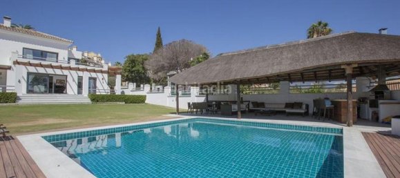 5 bedrooms Villa in Marbella, Spain No. 66071 2