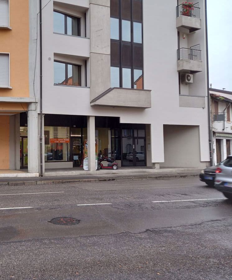 2غرفة عقار تجاري في Verona, Italy رقم 329111