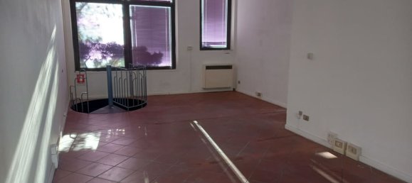 2غرفة عقار تجاري في Verona, Italy رقم 329111 4