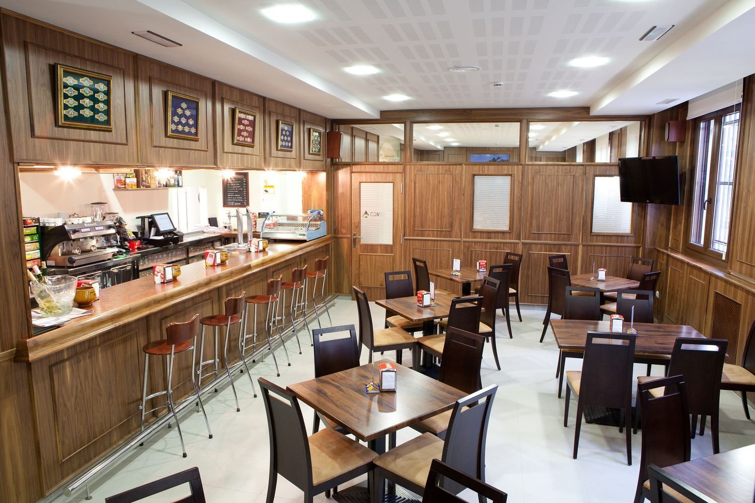 Здание 1000м² в Леон, Испания № 277722