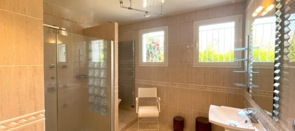 4 bedrooms House in Valence, France No. 339105 10