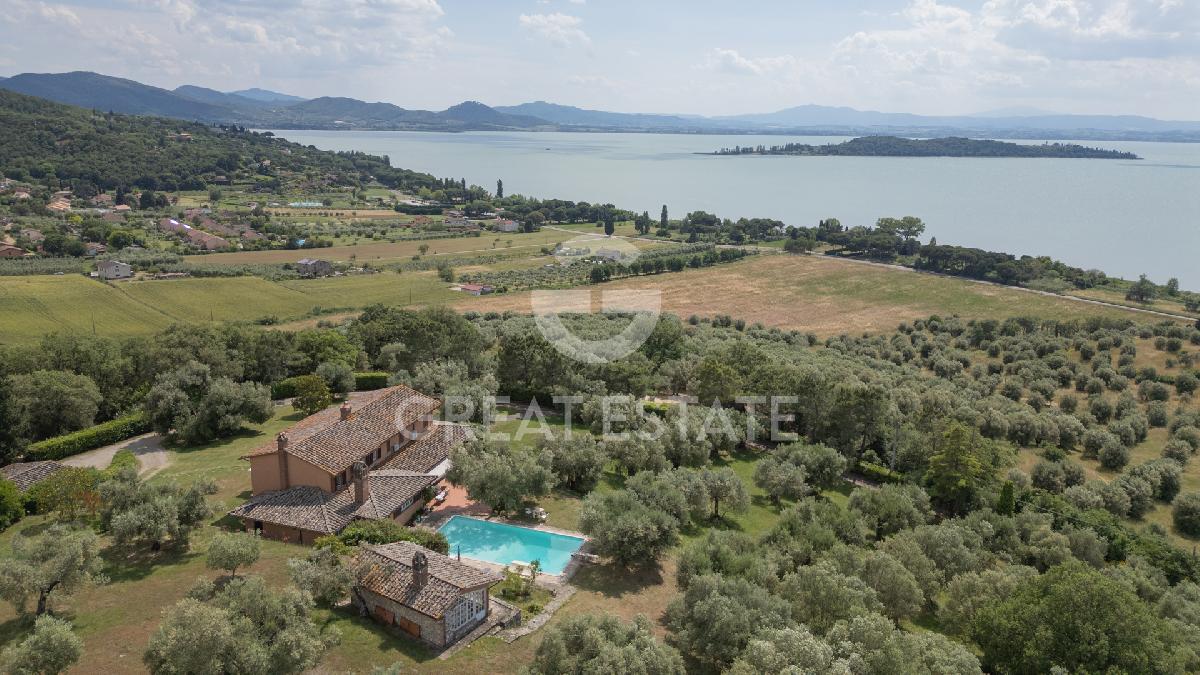 4 bedrooms House in Magione, Italy No. 288066