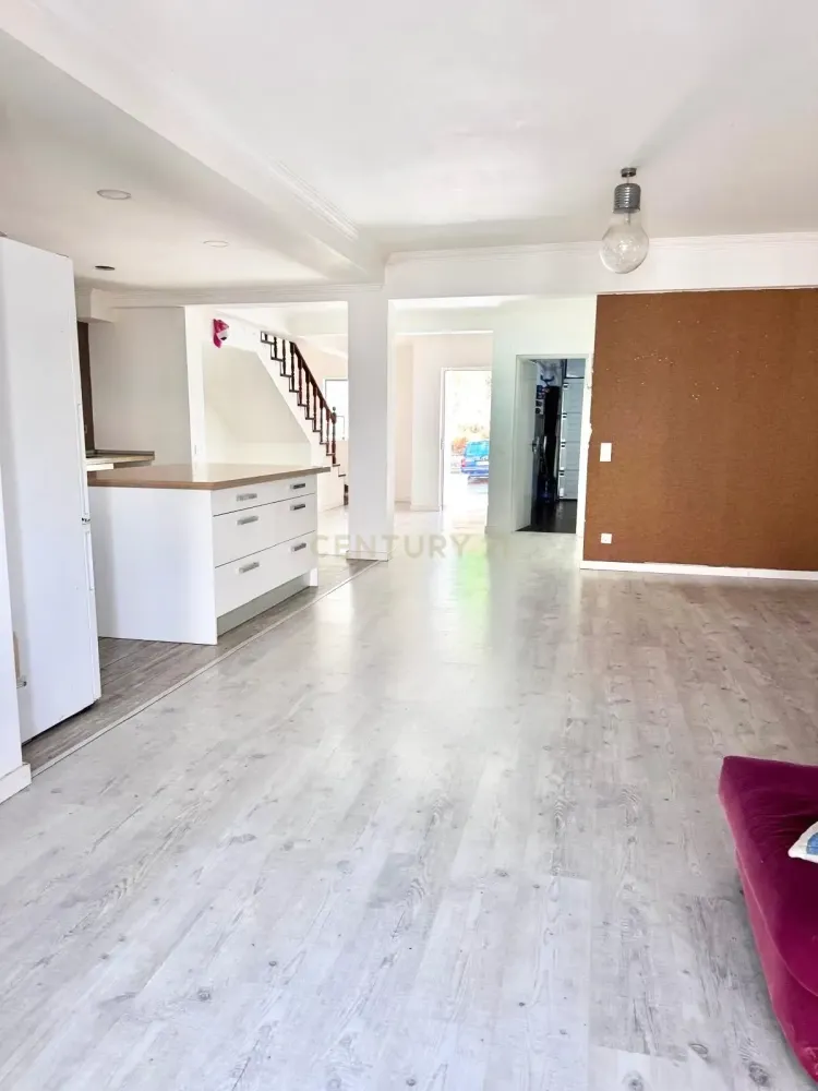 4 bedrooms Villa in Almada, Portugal No. 290022