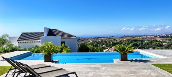 5 bedrooms Villa in Malaga, Spain No. 22685 5