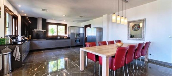 5 bedrooms Villa in Malaga, Spain No. 22685 9