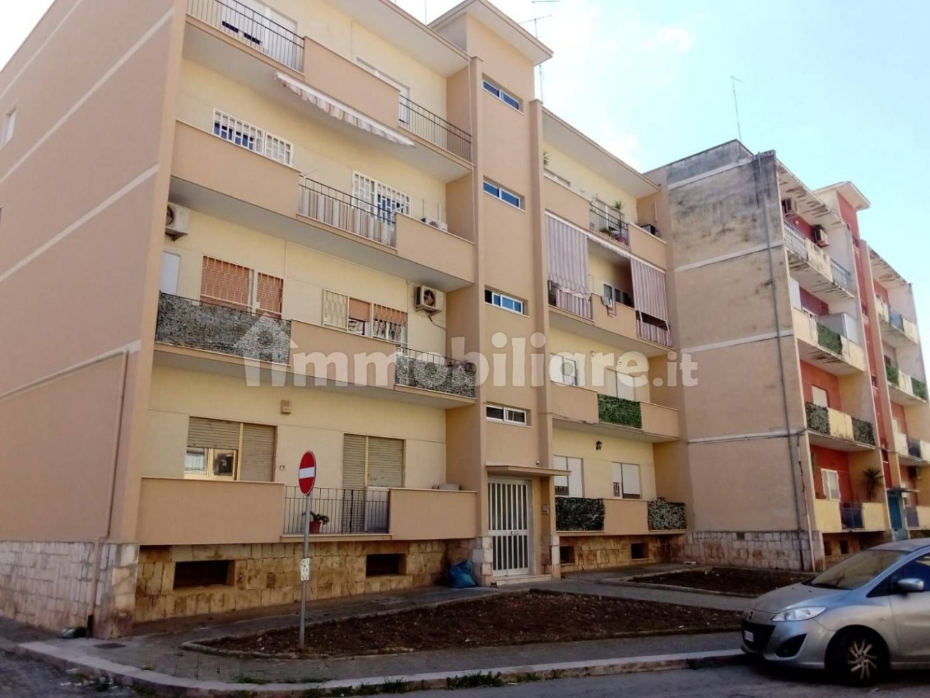 4 rooms Apartment in Bari, Italy No. 317330