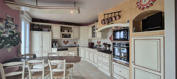 4 bedrooms House in Crennes-sur-Fraubee, France No. 357792 5