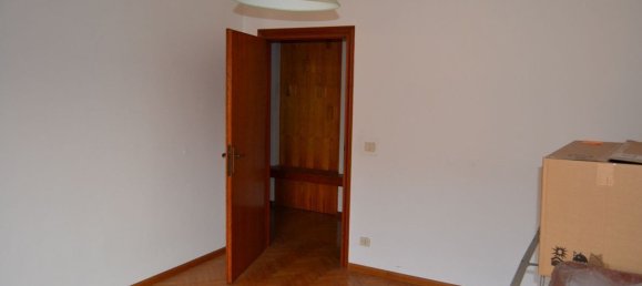 7 rooms Apartment in Città di Castello, Italy No. 7957 13