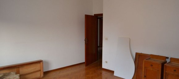 7 rooms Apartment in Città di Castello, Italy No. 7957 12