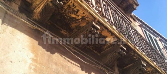 3 bedrooms House in Messina, Italy No. 82555 4