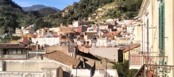 3 bedrooms House in Messina, Italy No. 82555 5