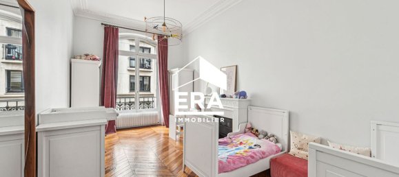4 bedrooms Apartment in Paris, France No. 182908 10