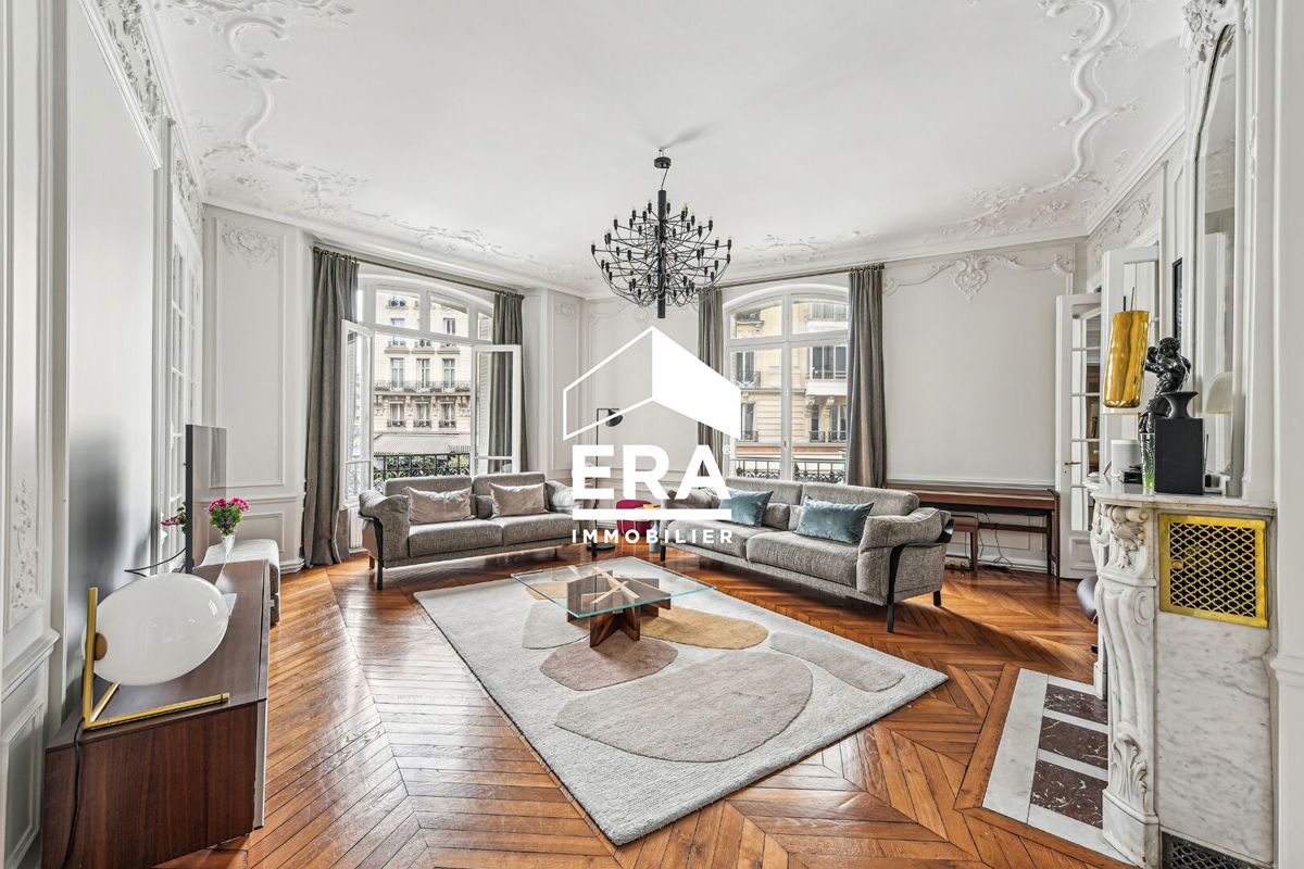 4 bedrooms Apartment in Paris, France No. 182908