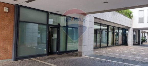 1 room Commercial property in Bergamo, Italy No. 295042 4