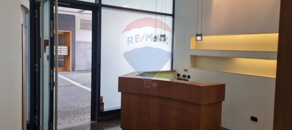 1 room Commercial property in Bergamo, Italy No. 295042 2