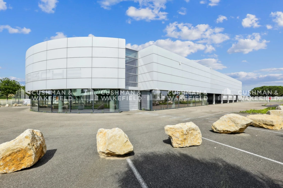 Lagerhaus in Rhone, France 1909m², Nr. 341300