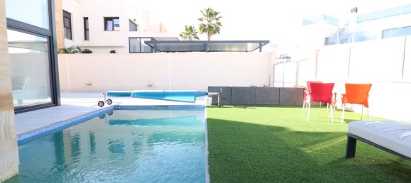 3 غرف نوم فيلا في Cabo Roig, Spain رقم 290592 19