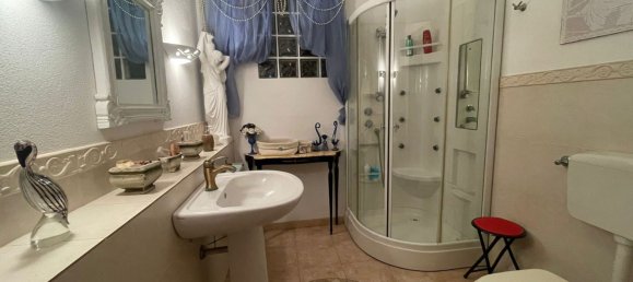 Дом с 5 комнатами в Лезина, Италия № 118714 11