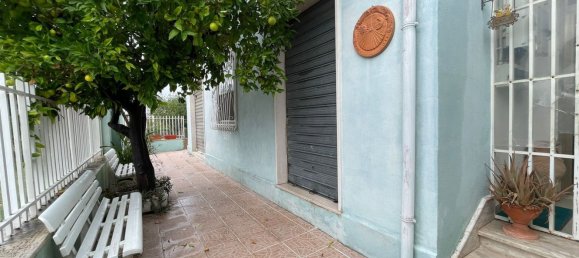 Дом с 5 комнатами в Лезина, Италия № 118714 14