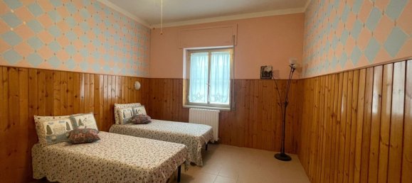 Дом с 5 комнатами в Лезина, Италия № 118714 9