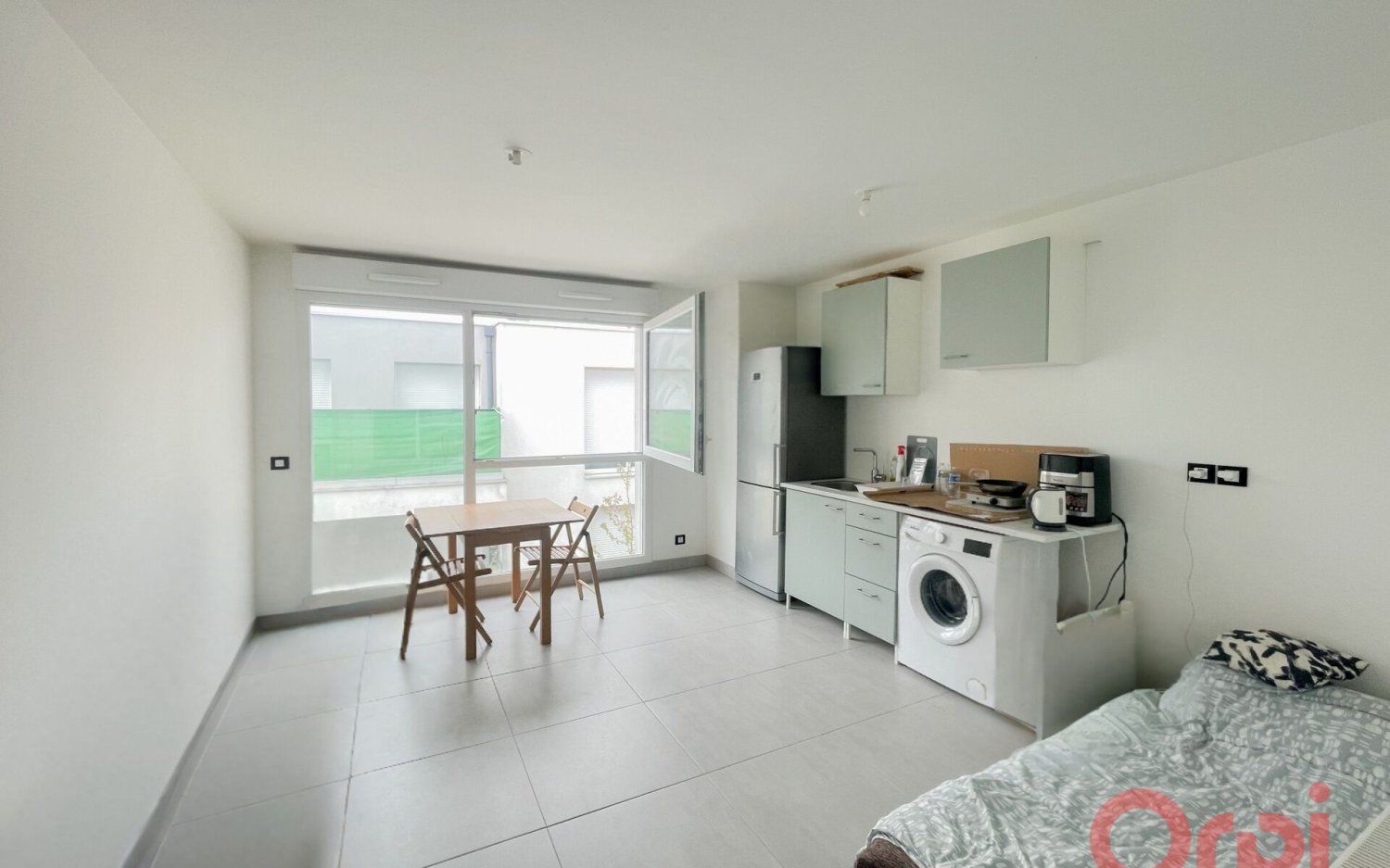 Estudio en Romainville, France No. 337558