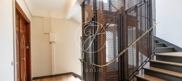 4 bedrooms Apartment in Paris, France No. 295983 9