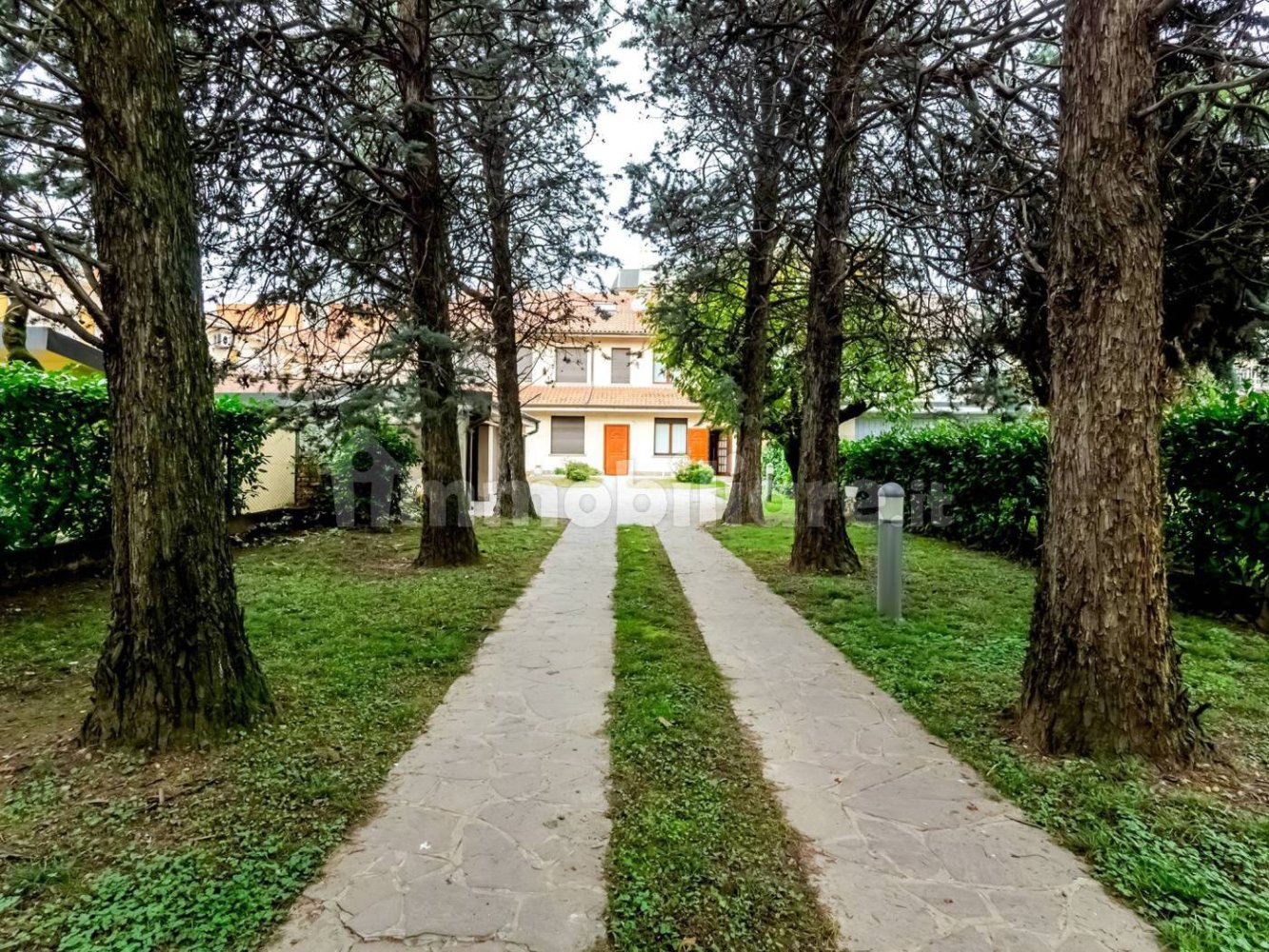 Villa de 2 dormitorios en Paderno Dugnano, Italy No. 327598