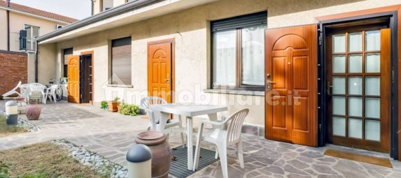 Villa de 2 dormitorios en Paderno Dugnano, Italy No. 327598 2