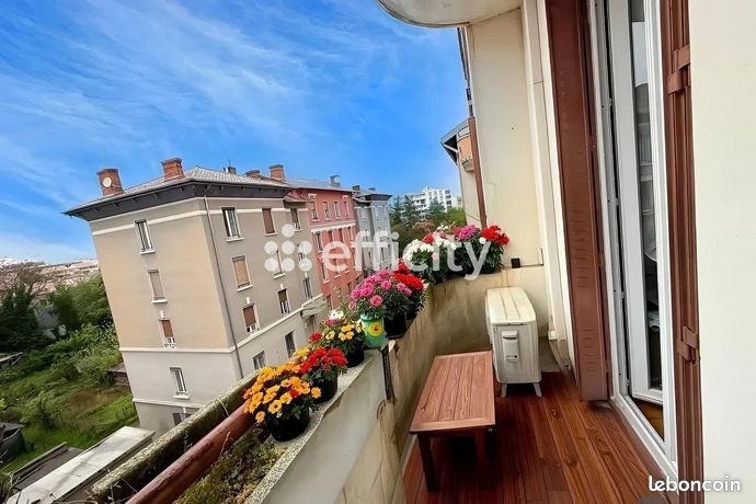 2 chambres Appartement à Villeurbanne, France No. 288343