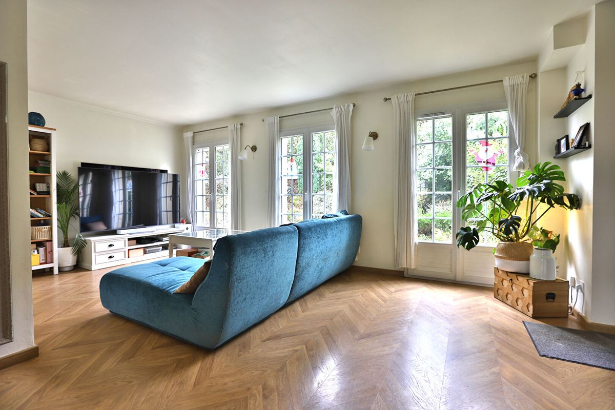 Casa de 4 dormitorios en Saint-Germain-de-la-Grange, France No. 163503