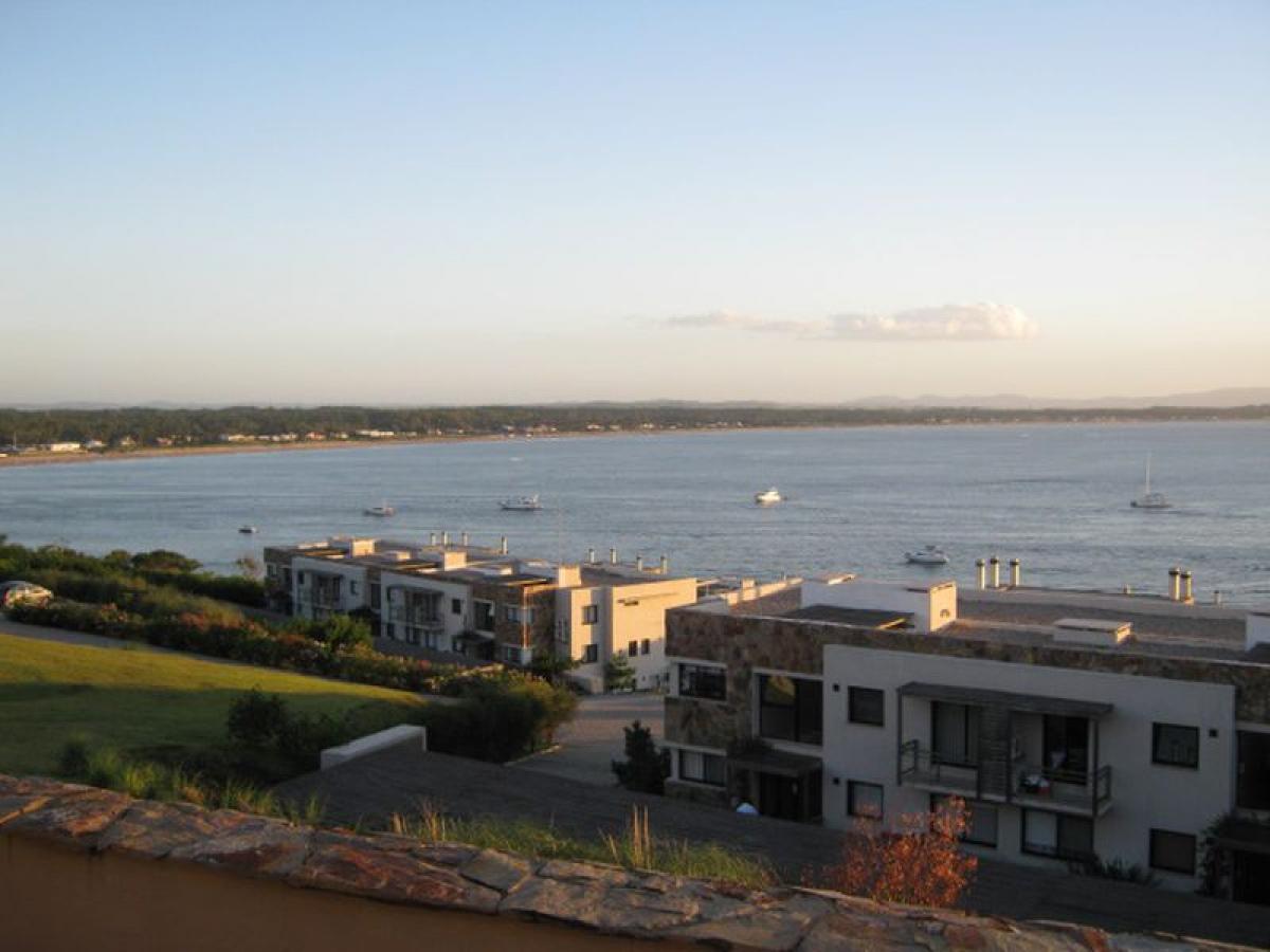 2 bedrooms Apartment in Maldonado, Uruguay No. 2958