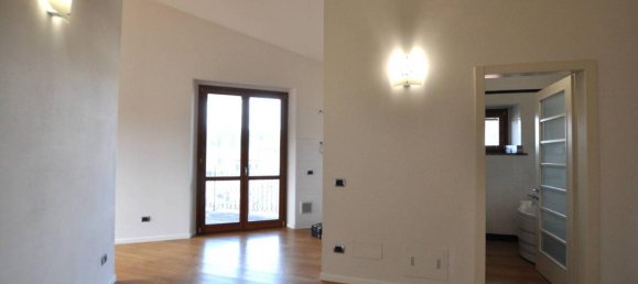 4 rooms Apartment in Florence, Italy No. 40338 3