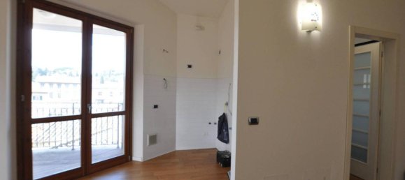 4 rooms Apartment in Florence, Italy No. 40338 4